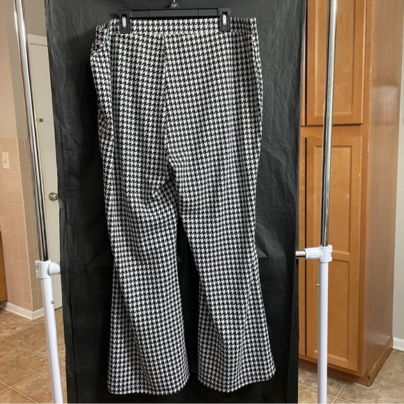Forever 21+ Black and White 3X Houndstooth Pull-On Flare Pants Career Office - Picture 5 of 5